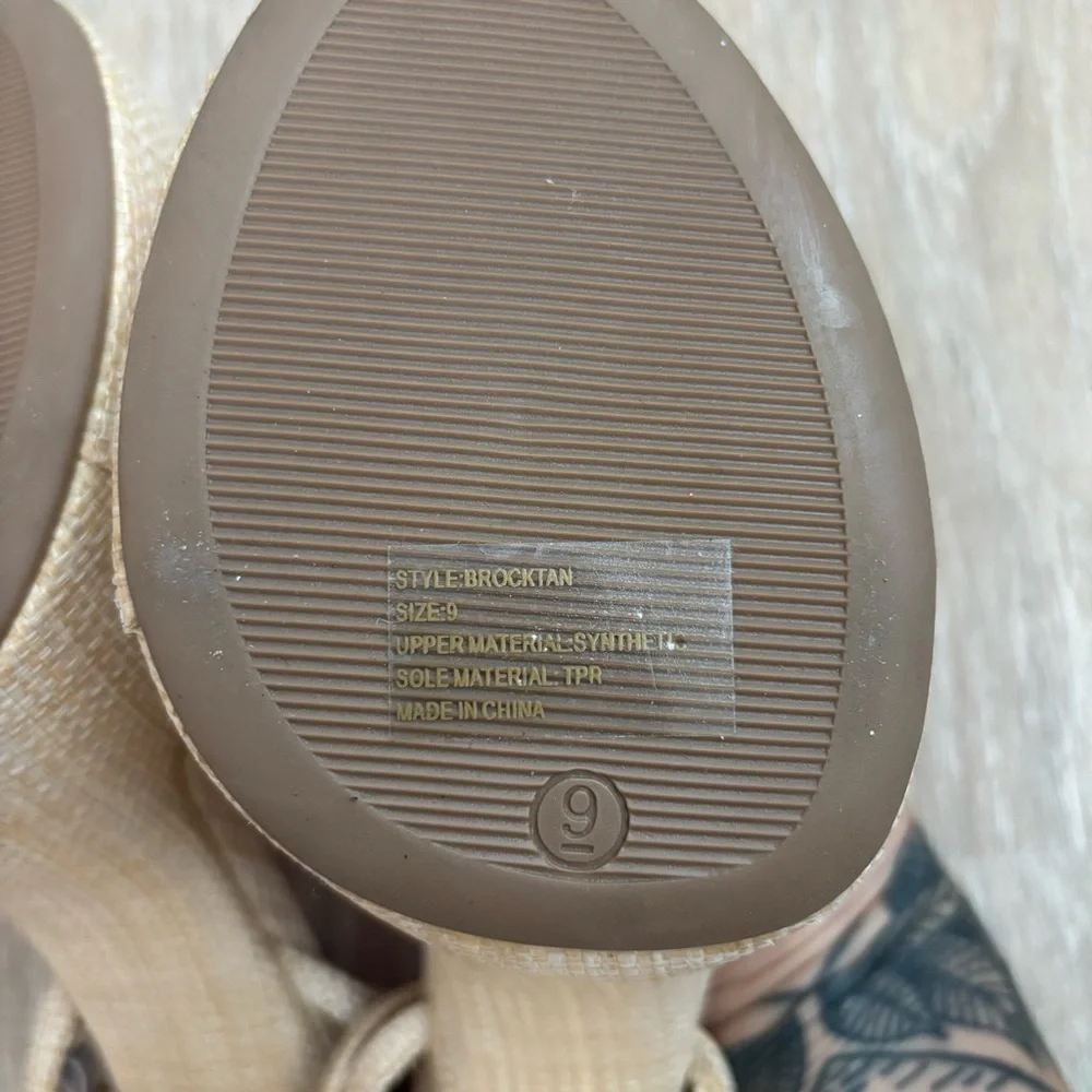 NWOB Lulu’s Brocktan Platform‎ Sandals